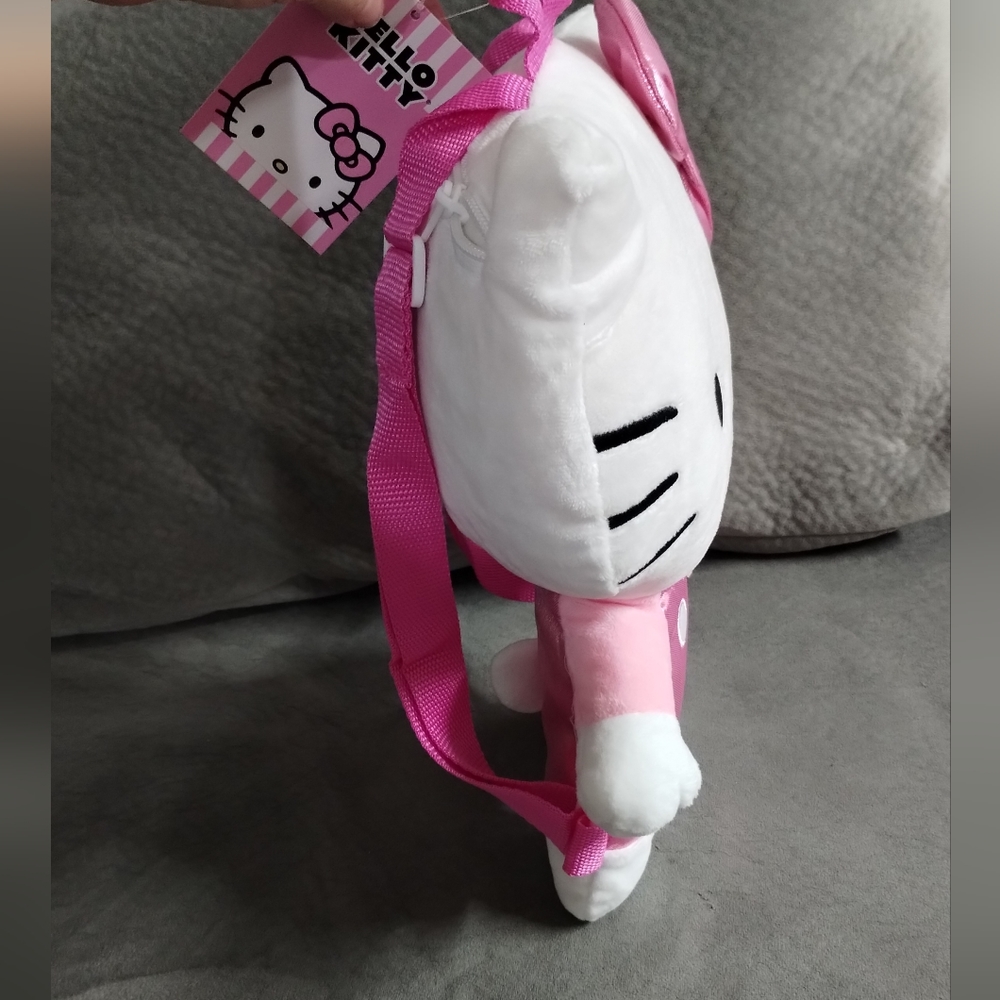 Hello Kitty Plush Backpack - Picture 3 of 6